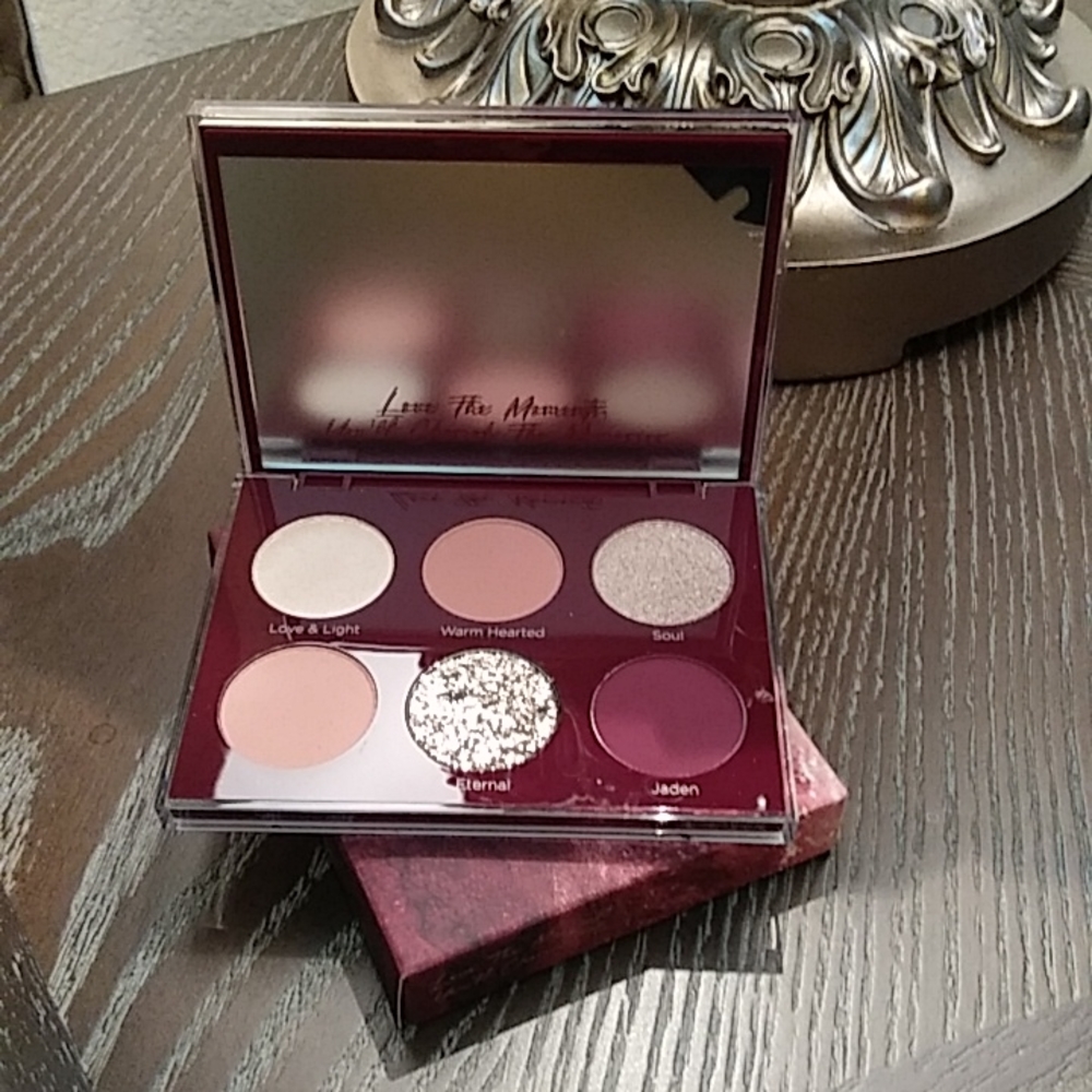 New Dominique Cosmetics Unconditional Eyeshadow Palette Women's Makeup Glam - Picture 3 of 14